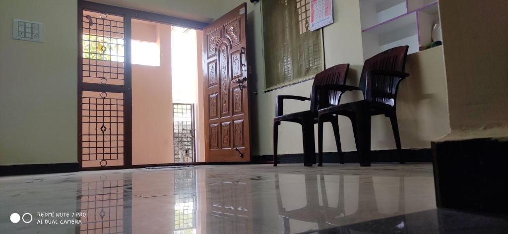Lohit Homestay Hampi - Double Room Deluxe (2 Adultos + 1 Criança)