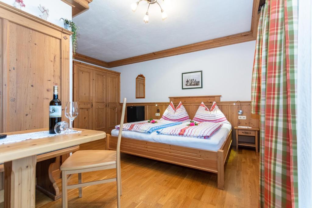 Postel nebo postele na pokoji v ubytování Hotel-Pension Lackenbauer