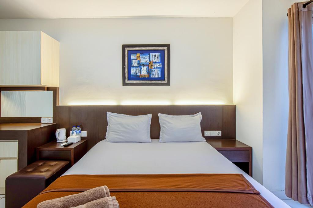 Postel nebo postele na pokoji v ubytování Skyview Sentul Tower Apartments