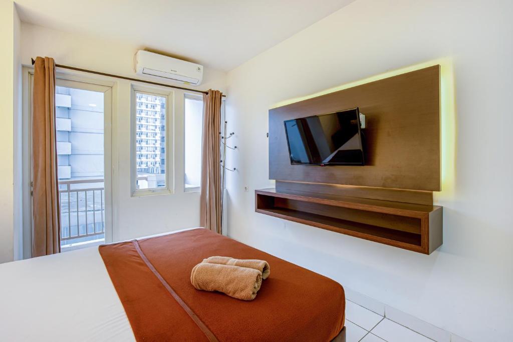 TV a/nebo společenská místnost v ubytování Skyview Sentul Tower Apartments