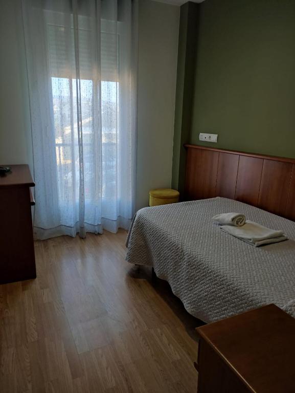 La Gallega - Single Room With Private Bathroom