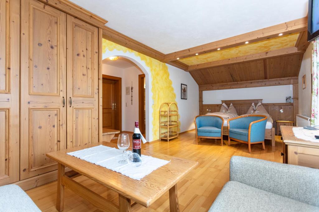 Posezení v ubytování Hotel-Pension Lackenbauer