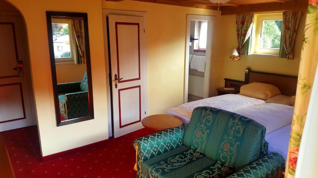 Postel nebo postele na pokoji v ubytování Hotel Kristall - Adults Only