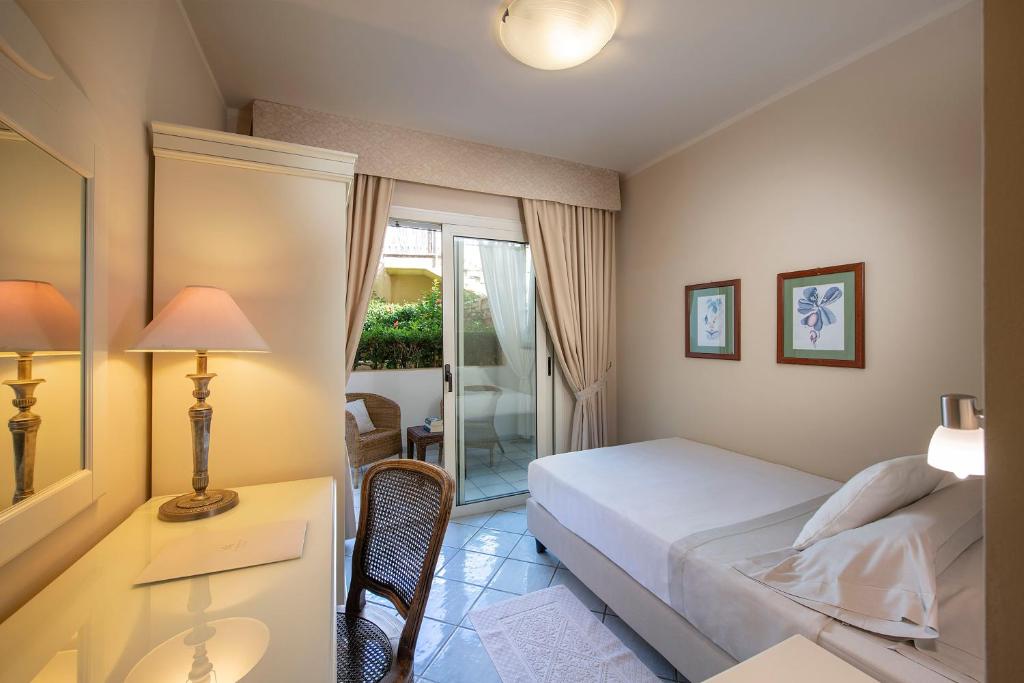 Postel nebo postele na pokoji v ubytování Boutique Hotel Su Sergenti