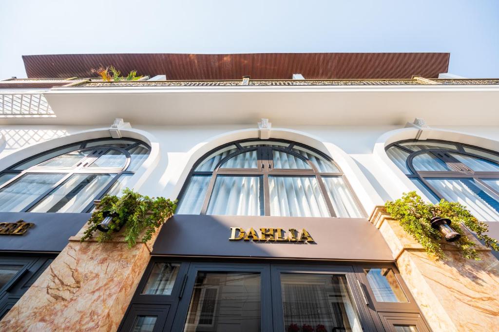 La Fleur Premium Central Apartment Hotel - 10