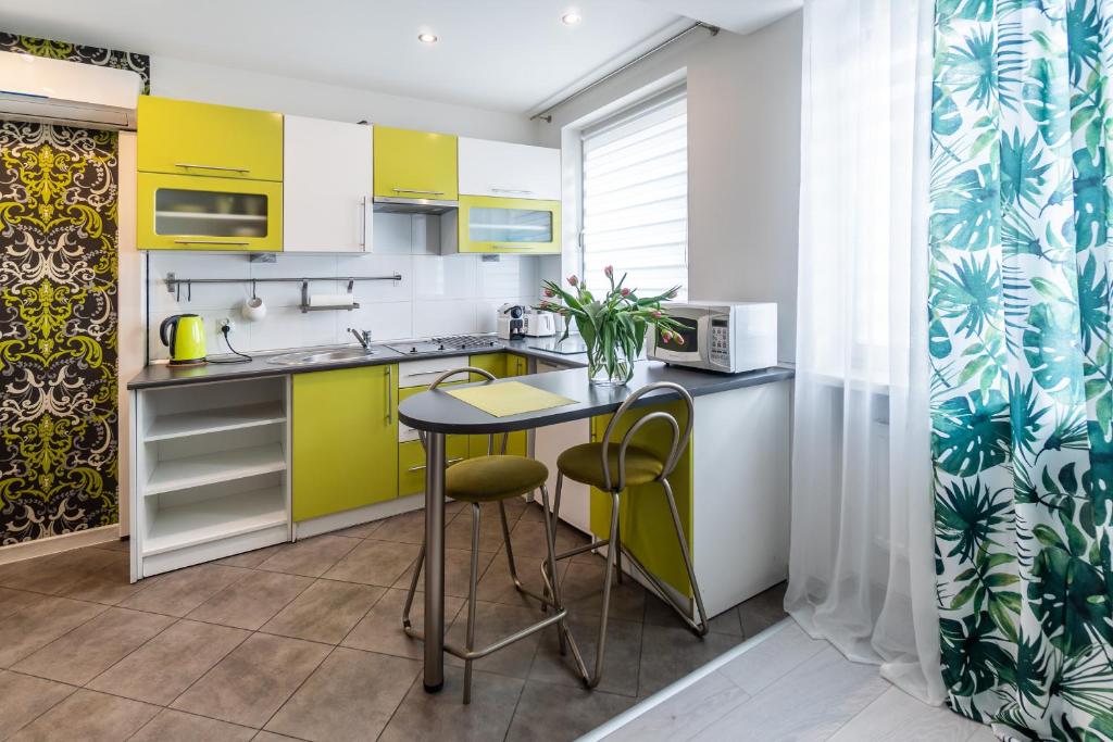 RoomService - Apartment (4 Adults)