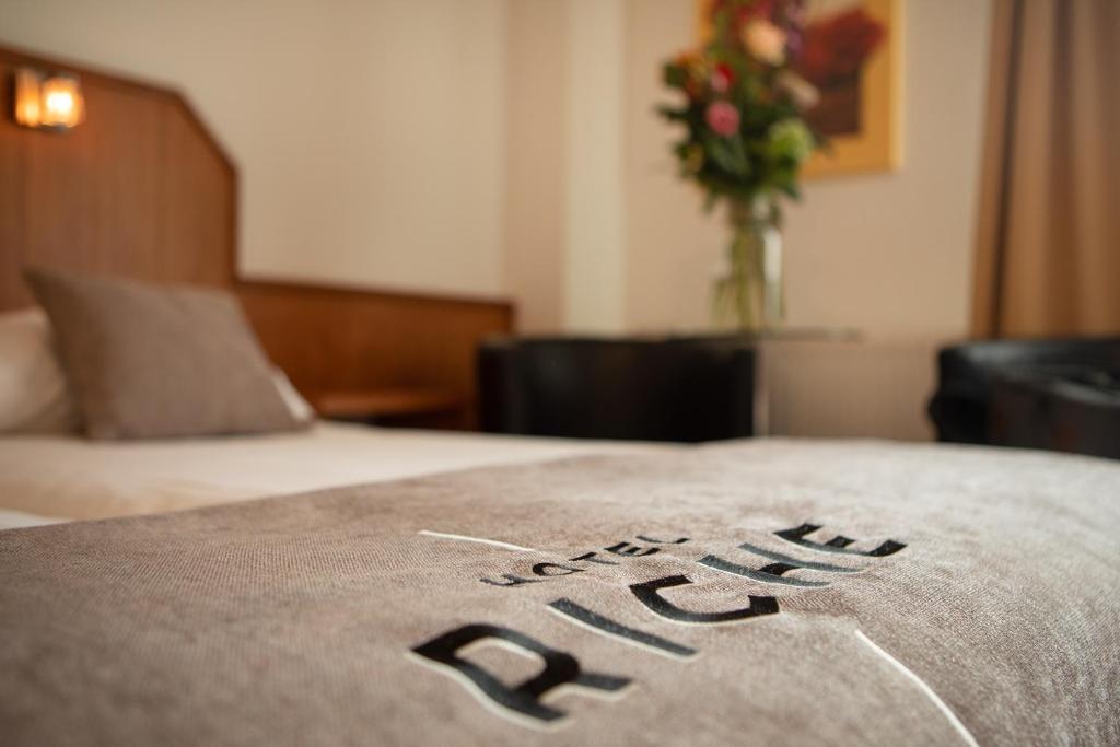 Postel nebo postele na pokoji v ubytování Hotel Riche