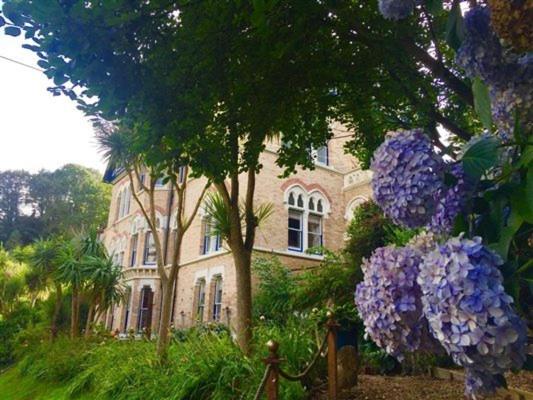 Westwell Hall Guest Accommodation, Bed & Breakfast, Luxury Rooms - Room  Only Accommodation OR Self Catered Apartment, Ilfracombe, UK 