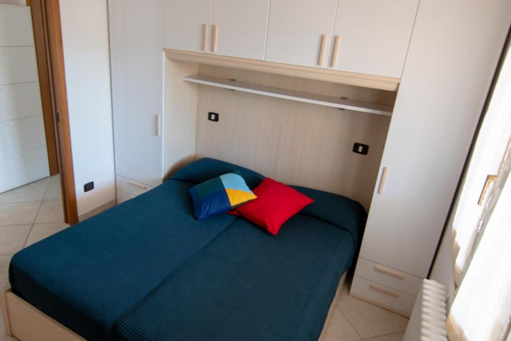 Postel nebo postele na pokoji v ubytování La Terrazza - Splendido trilocale a Lacona