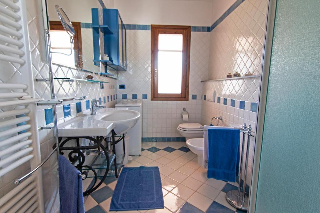 Kuchyň nebo kuchyňský kout v ubytování La Terrazza - Splendido trilocale a Lacona