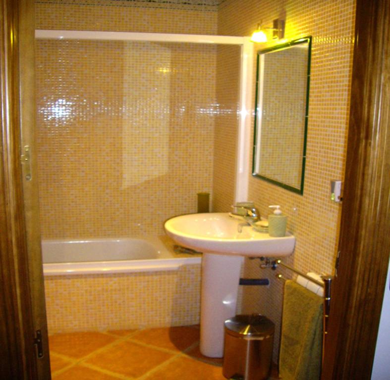 A bathroom at Refugio La Covatilla I,II,III y IV