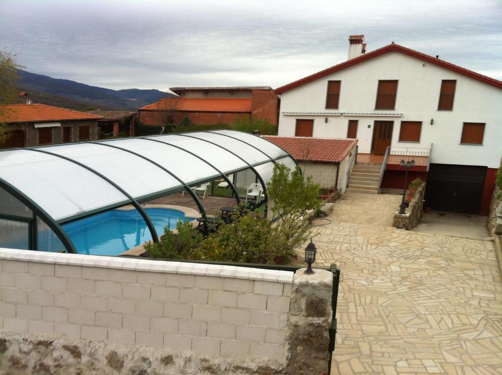 The swimming pool at or close to Refugio La Covatilla I,II,III y IV