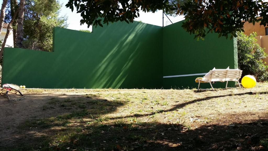 Vonkajšia záhrada v ubytovaní CASA CON JARDÍN A 35 METROS DE LA PLAYA. BR.