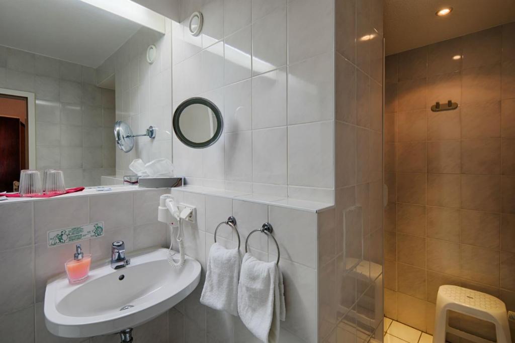 Comfort Hotel Bernau - Habitación Triple Con Baño Privado