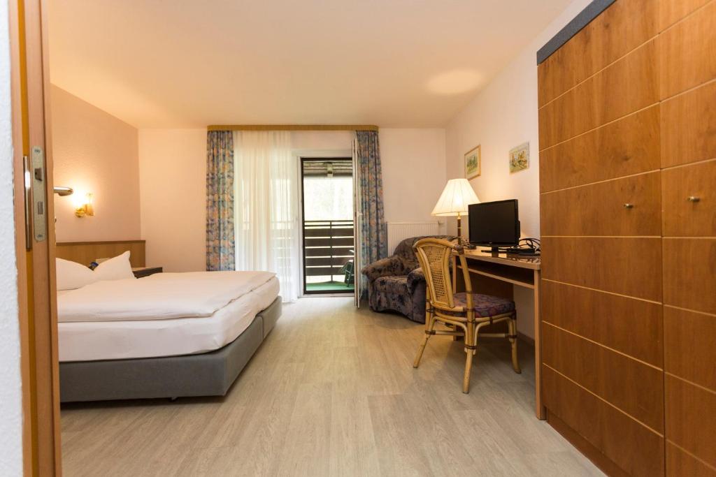 Hotel und Restaurant Karpfenschänke - Tweepersoonskamer Met 1 Of 2 Bedden En Balkon