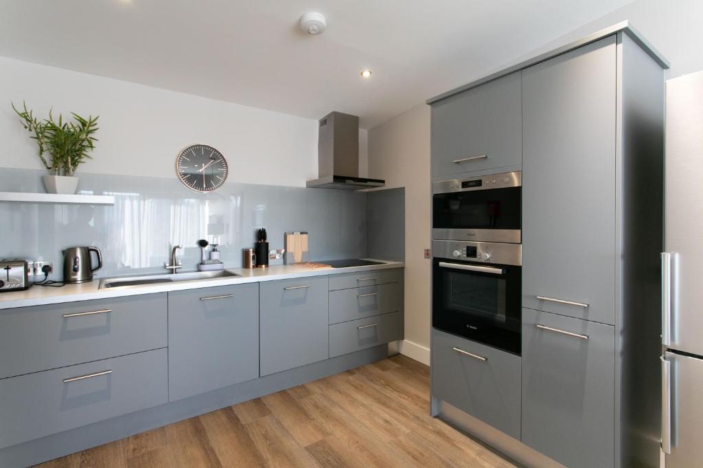 Custom House Apartments - 
