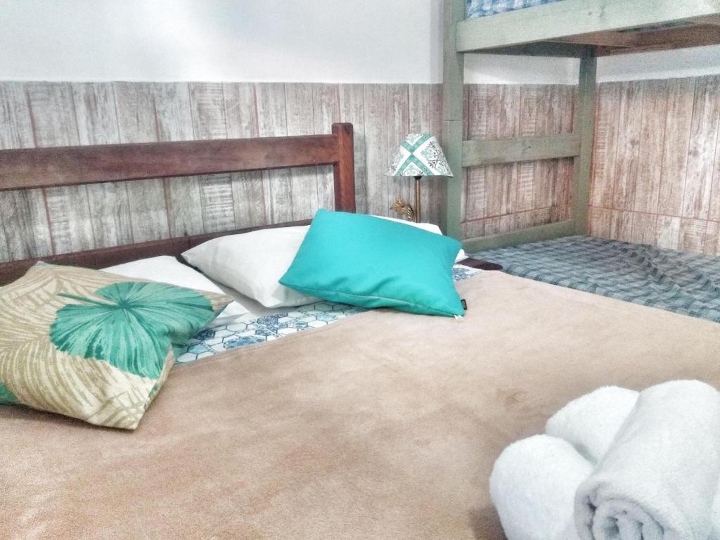 Postel nebo postele na pokoji v ubytování Leo's Clan Beach Hostel