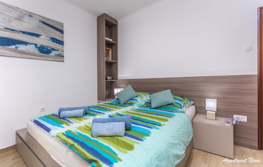 Łóżko lub łóżka w pokoju w obiekcie Apartmani Nena i Ilka