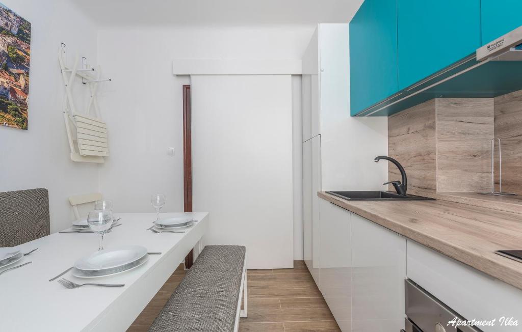 Kuchnia lub aneks kuchenny w obiekcie Apartmani Nena i Ilka