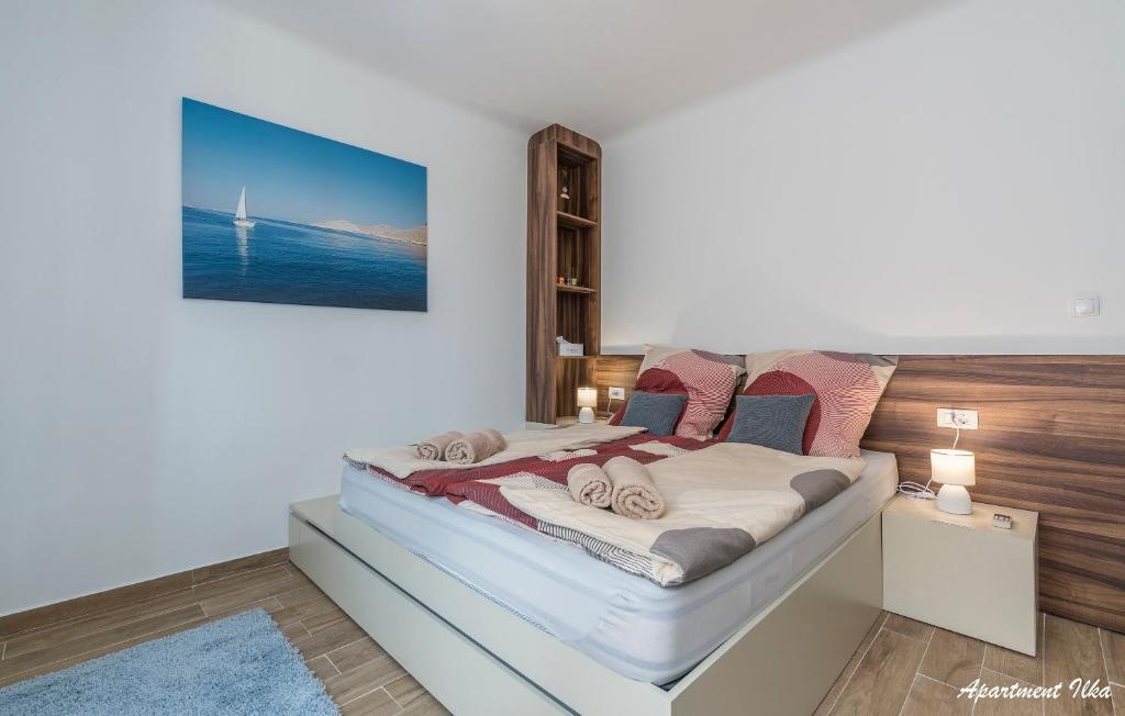 Łóżko lub łóżka w pokoju w obiekcie Apartmani Nena i Ilka