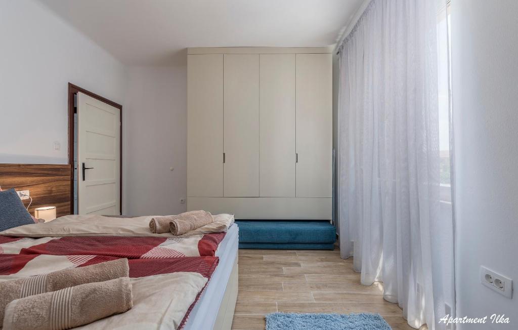 Łóżko lub łóżka w pokoju w obiekcie Apartmani Nena i Ilka