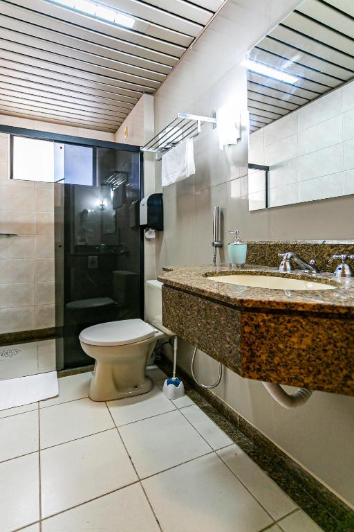  Apto bem localizado em edifício com piscina LIN203