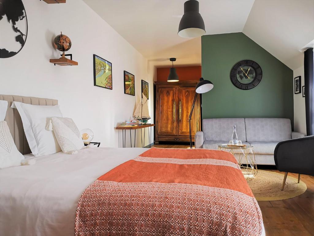 Postel nebo postele na pokoji v ubytování La Récréation - Chambres et Appartements