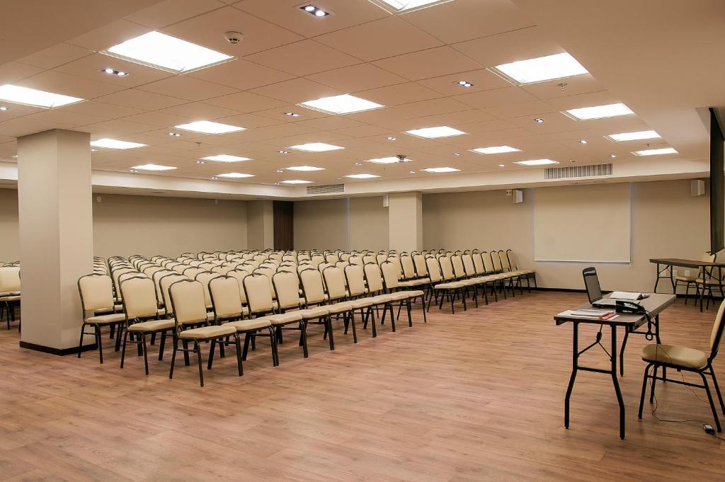  Kennedy Executive Hotel