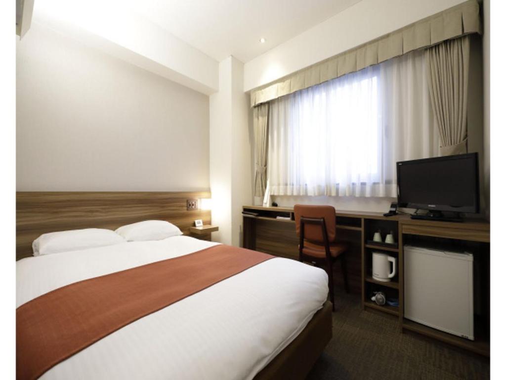 a hotel room with a bed and a television at Tokyo Inn - Vacation STAY 10249v in Tokyo