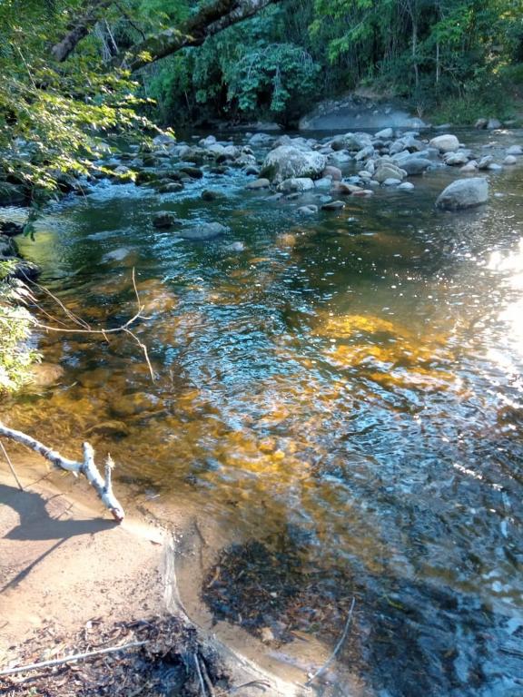  Chácara Recanto dos Pássaros com Rio no terreno