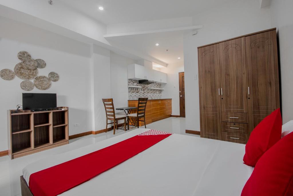 TV a/nebo společenská místnost v ubytování Cornerstone Manor Inn