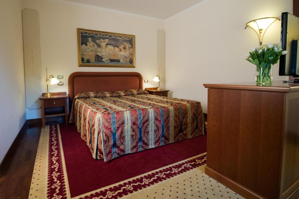 Postel nebo postele na pokoji v ubytování Hotel Le Grotte