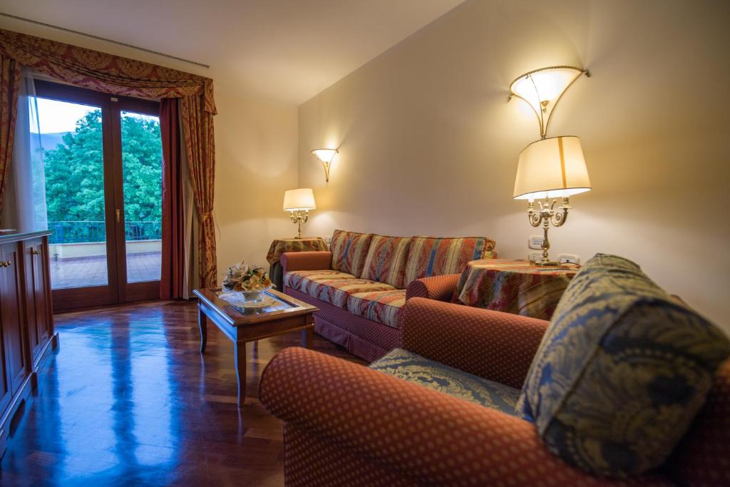 Posezení v ubytování Hotel Le Grotte