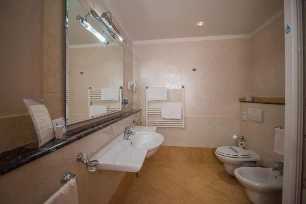 Koupelna v ubytování Hotel Le Grotte