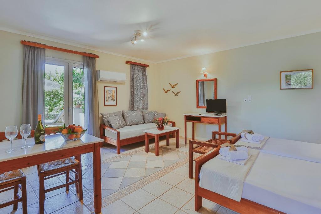 Sunny Garden Aparthotel - 4