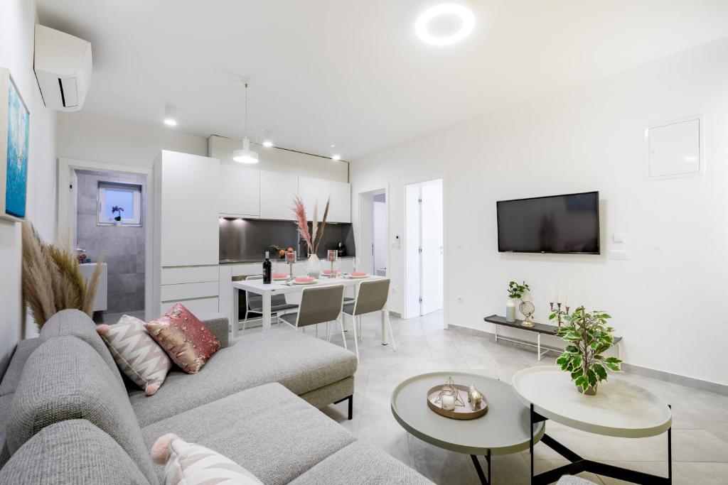 Apartments Villa Poco Loco in Mlini Traveleto