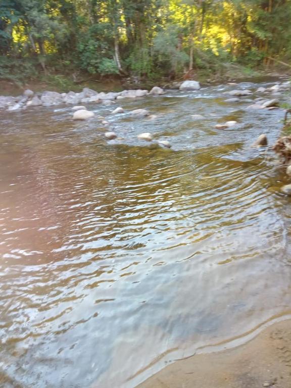  Chácara Recanto dos Pássaros com Rio no terreno