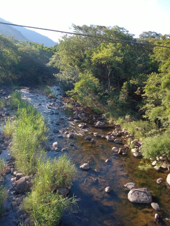  Chácara Recanto dos Pássaros com Rio no terreno