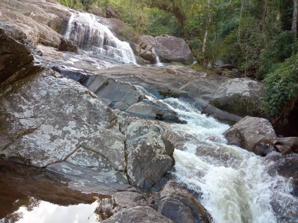  Chácara Recanto dos Pássaros com Rio no terreno