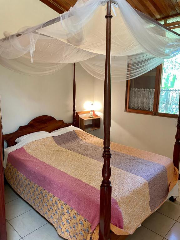 Postel nebo postele na pokoji v ubytování Finca Isla Rainforest Retreat