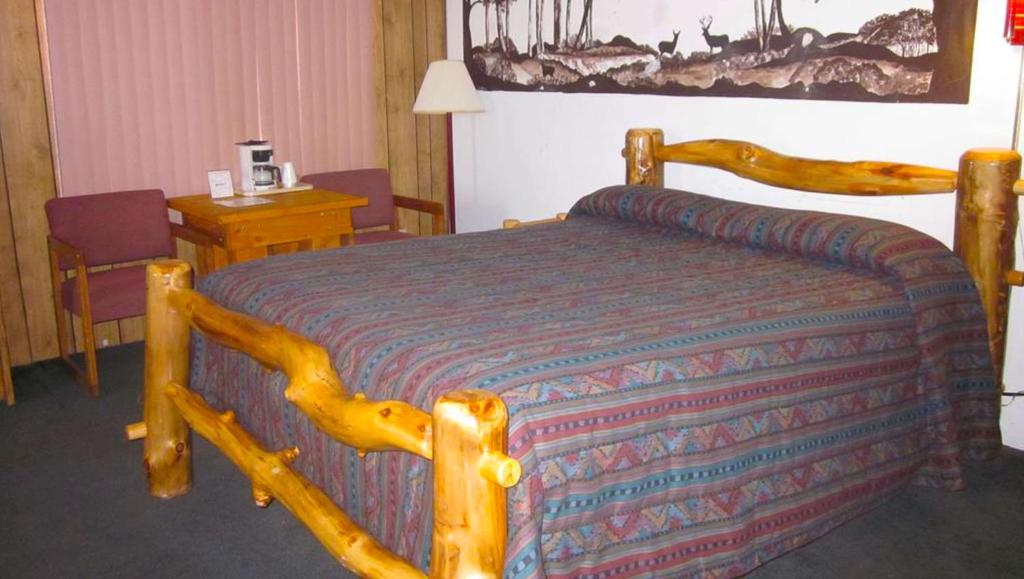 Postel nebo postele na pokoji v ubytování Marianna Inn Panguitch