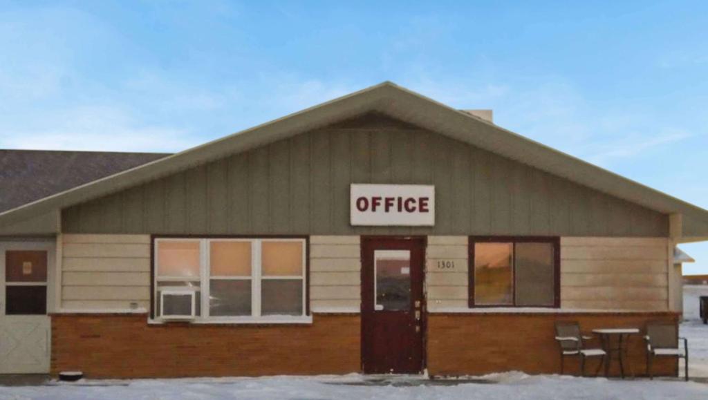 a office building with a sign that reads office at Arrowhead Inn New Salem in New Salem