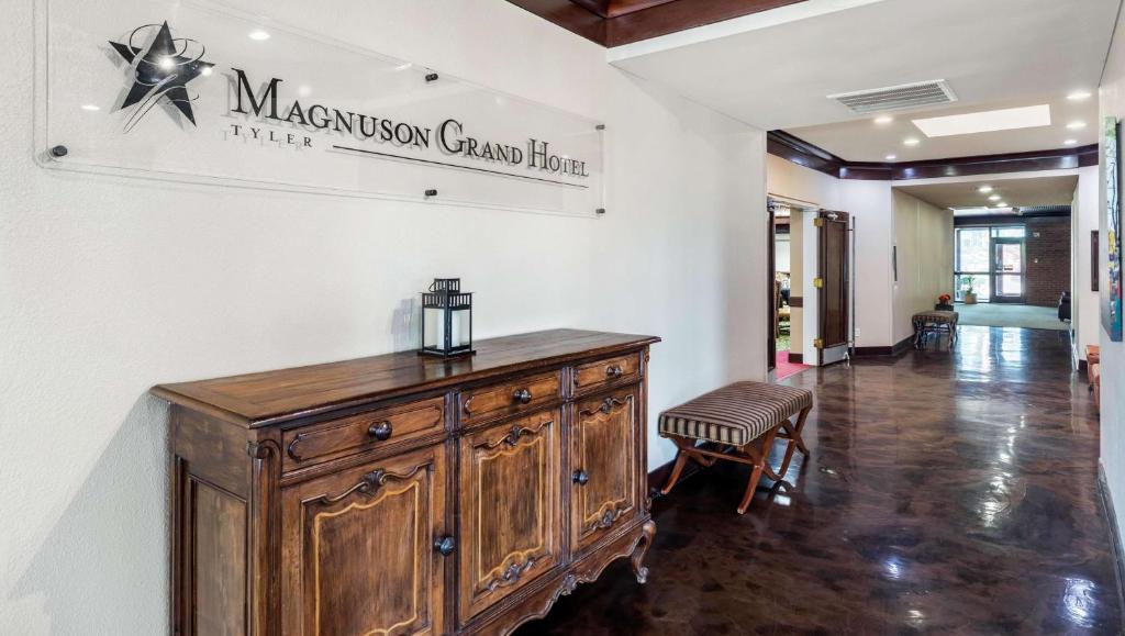 Vstupní hala nebo recepce v ubytování Magnuson Grand Hotel and Conference Center Tyler
