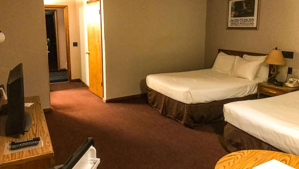 Voodi või voodid majutusasutuse Adirondack Lodge Old Forge toas