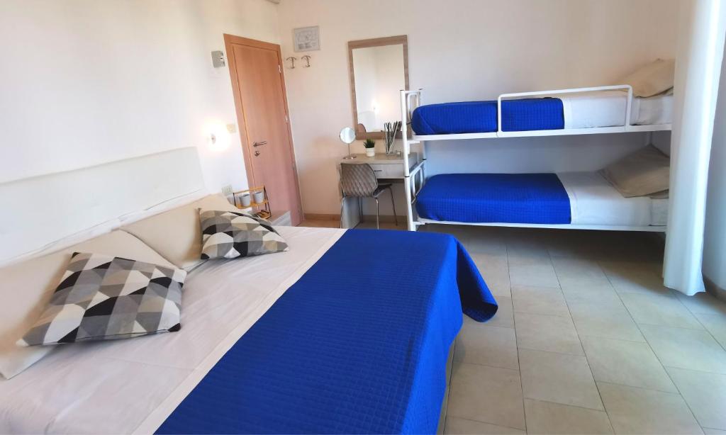 Łóżko lub łóżka w pokoju w obiekcie Hotel Bellini