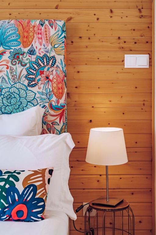 Postel nebo postele na pokoji v ubytování Calheta Glamping Pods - Nature Retreat