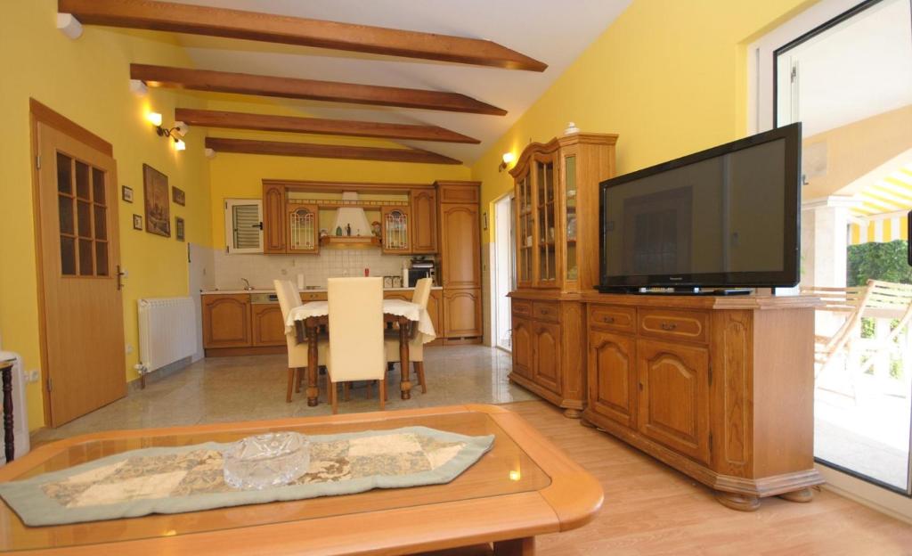 Televízia a/alebo spoločenská miestnosť v ubytovaní Extraordinary Villa Marija in Kastela