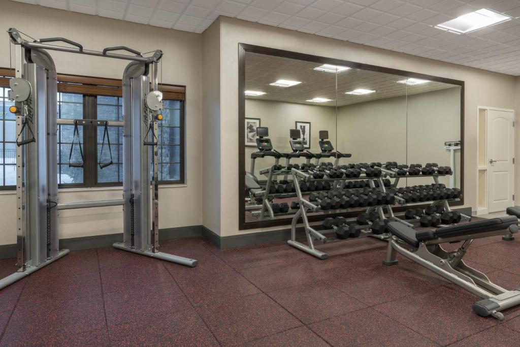 Fitness centrum a/nebo fitness zařízení v ubytování Staybridge Suites Anchorage by IHG