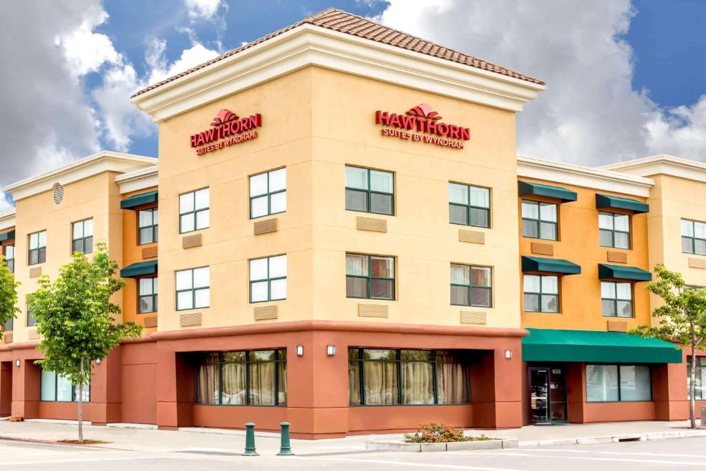 an image of the front of the hampton inn west virginia at Hawthorn Suites by Wyndham-Oakland/Alameda in Alameda