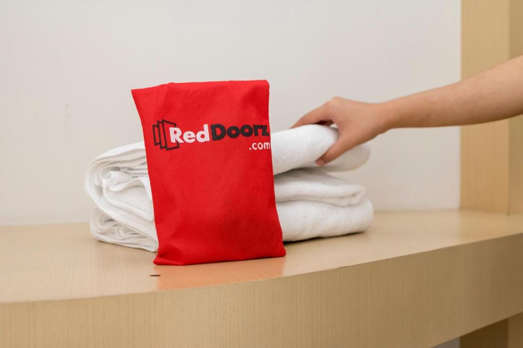 Fotografie z fotogalerie ubytování RedDoorz Plus @ Vantas Hotel Parbaba v destinaci Sinapuran